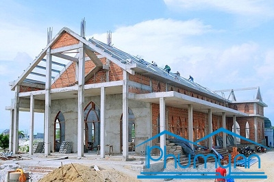 Thi công mái ngói nhà thờ