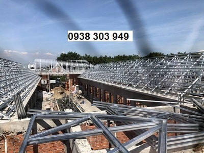 KHUNG KÈO THÉP NHẸ TẠI LONG AN - THI CÔNG MÁI NGÓI
